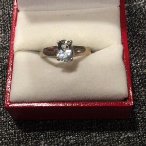 Elegant Silver Ring with Aquamarine Gemstone